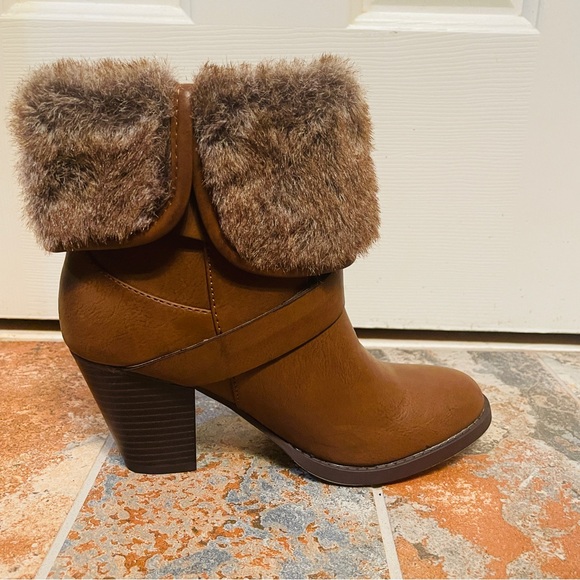 👢NWOB! Fabulous JustFab Fur Topped, Buckle Accents, & Sturdy Heels Ankle Boots! - Picture 7 of 13